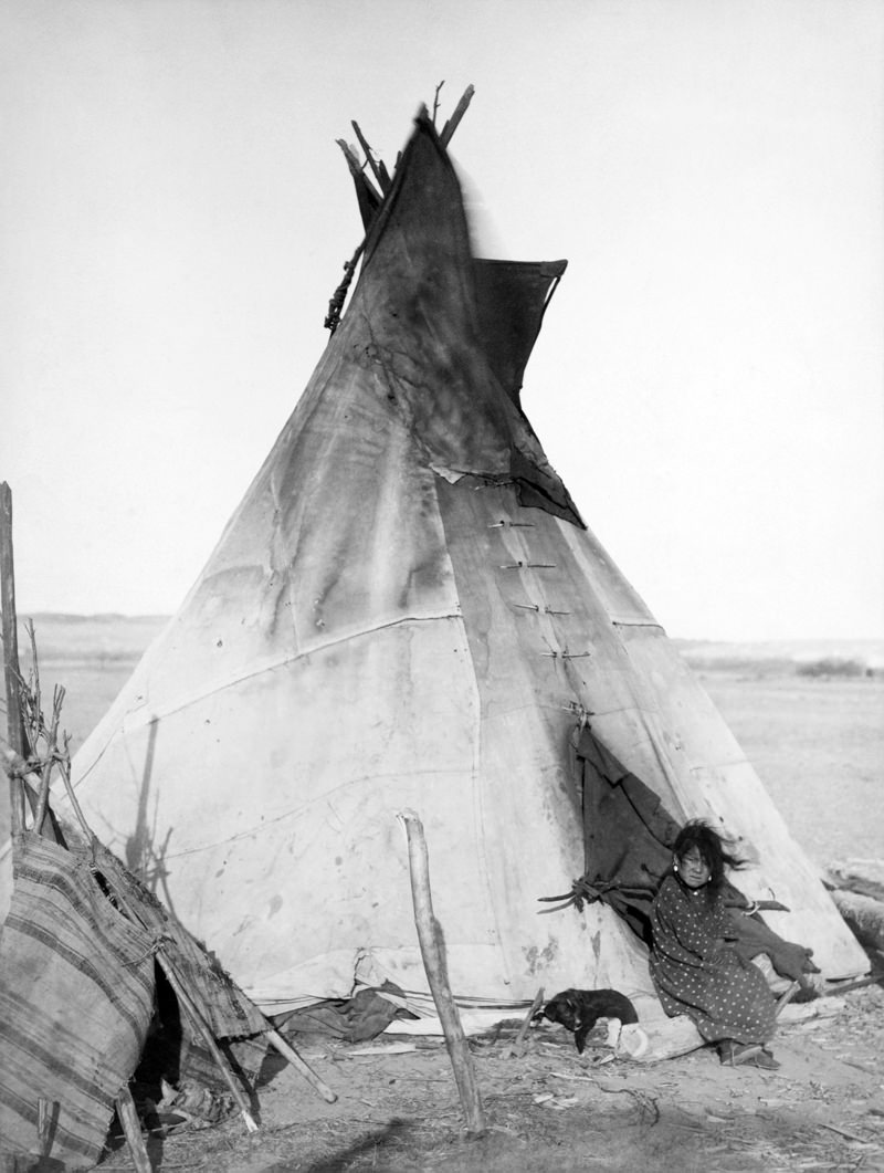 An Oglala Lakota tipi