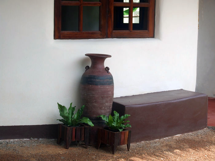 Exterior view with the earthbag bench