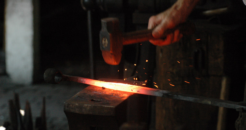 Blacksmith at work. Photo: Jeff Kubina from Columbia, Maryland (CC BY-SA)